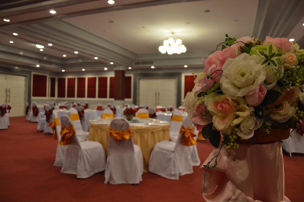 Raya Grand Hotel Nakhonratchasima Esterno foto