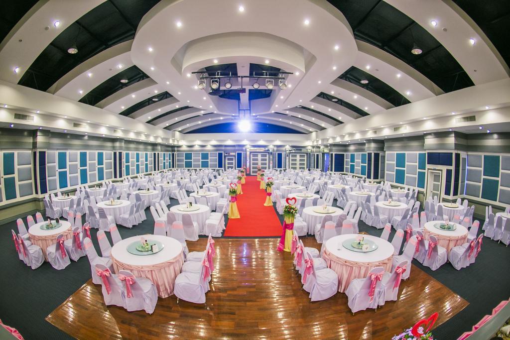 Raya Grand Hotel Nakhonratchasima Esterno foto