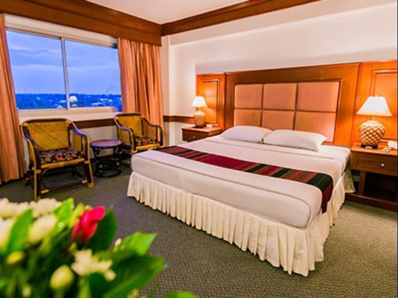 Raya Grand Hotel Nakhonratchasima Esterno foto