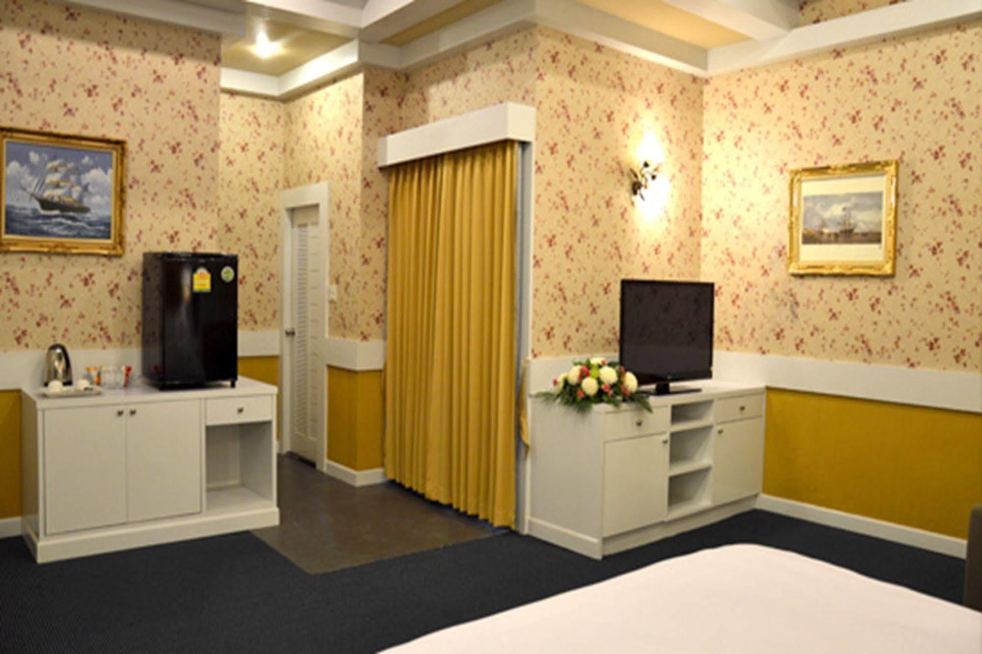 Raya Grand Hotel Nakhonratchasima Esterno foto