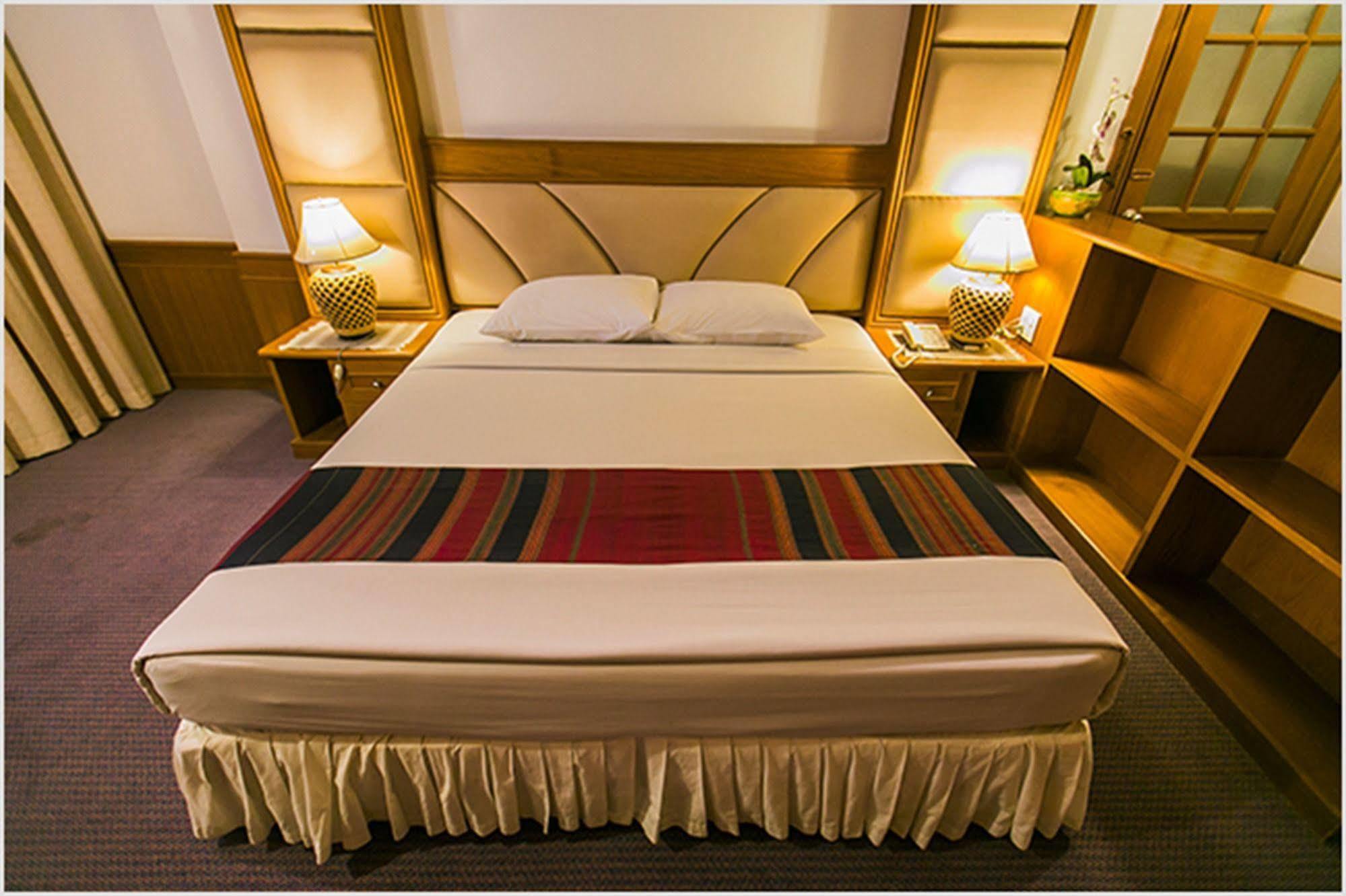 Raya Grand Hotel Nakhonratchasima Esterno foto