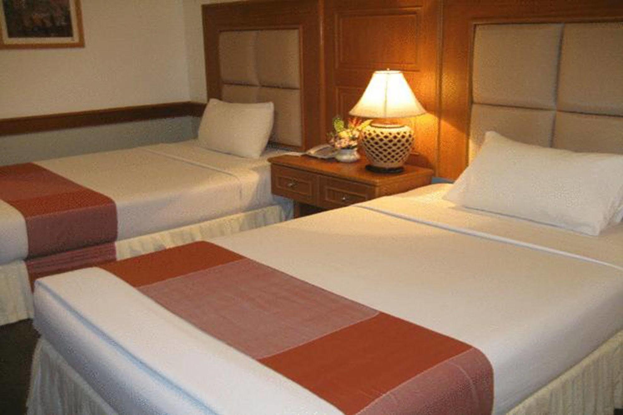Raya Grand Hotel Nakhonratchasima Esterno foto