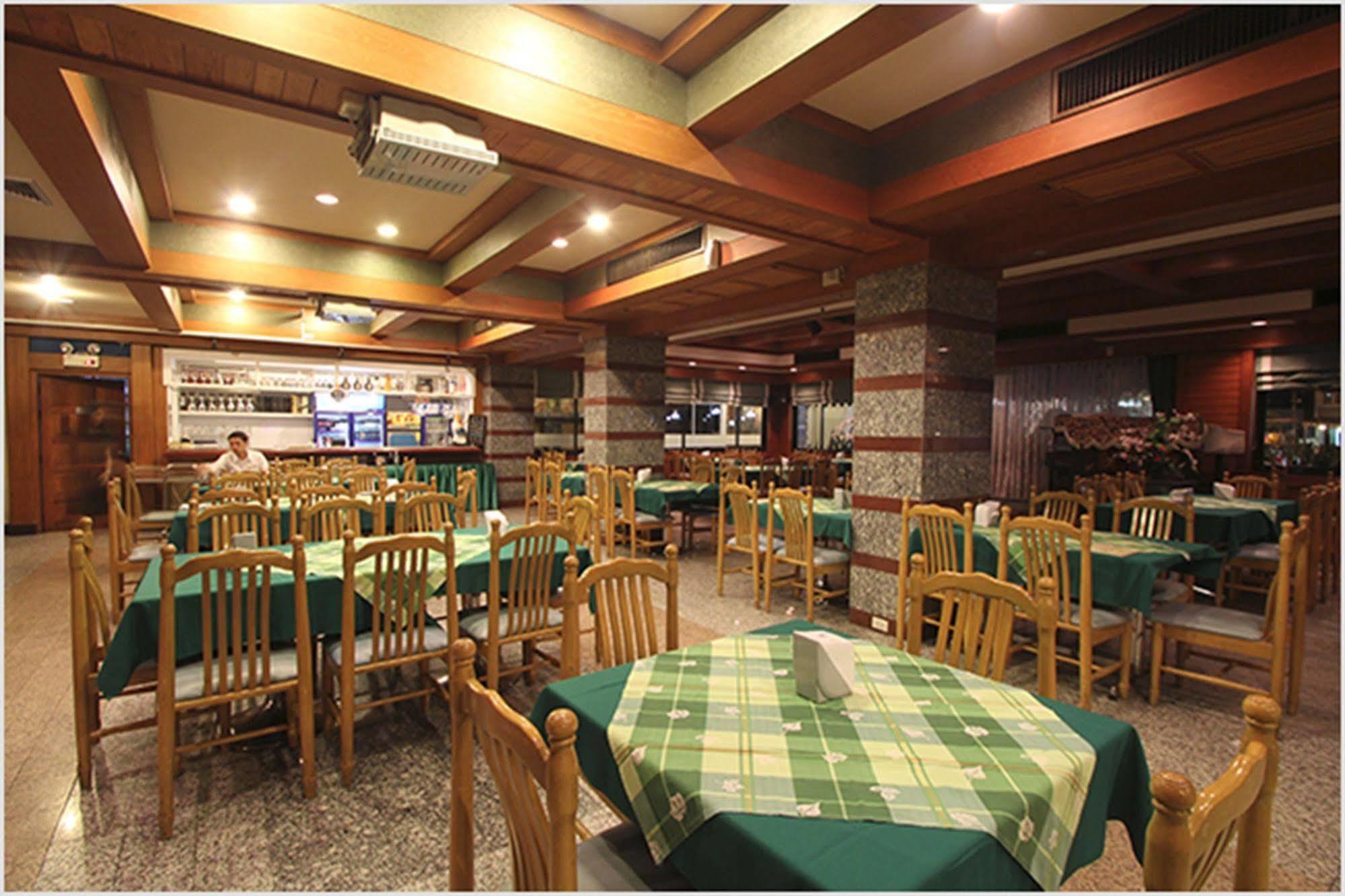 Raya Grand Hotel Nakhonratchasima Esterno foto