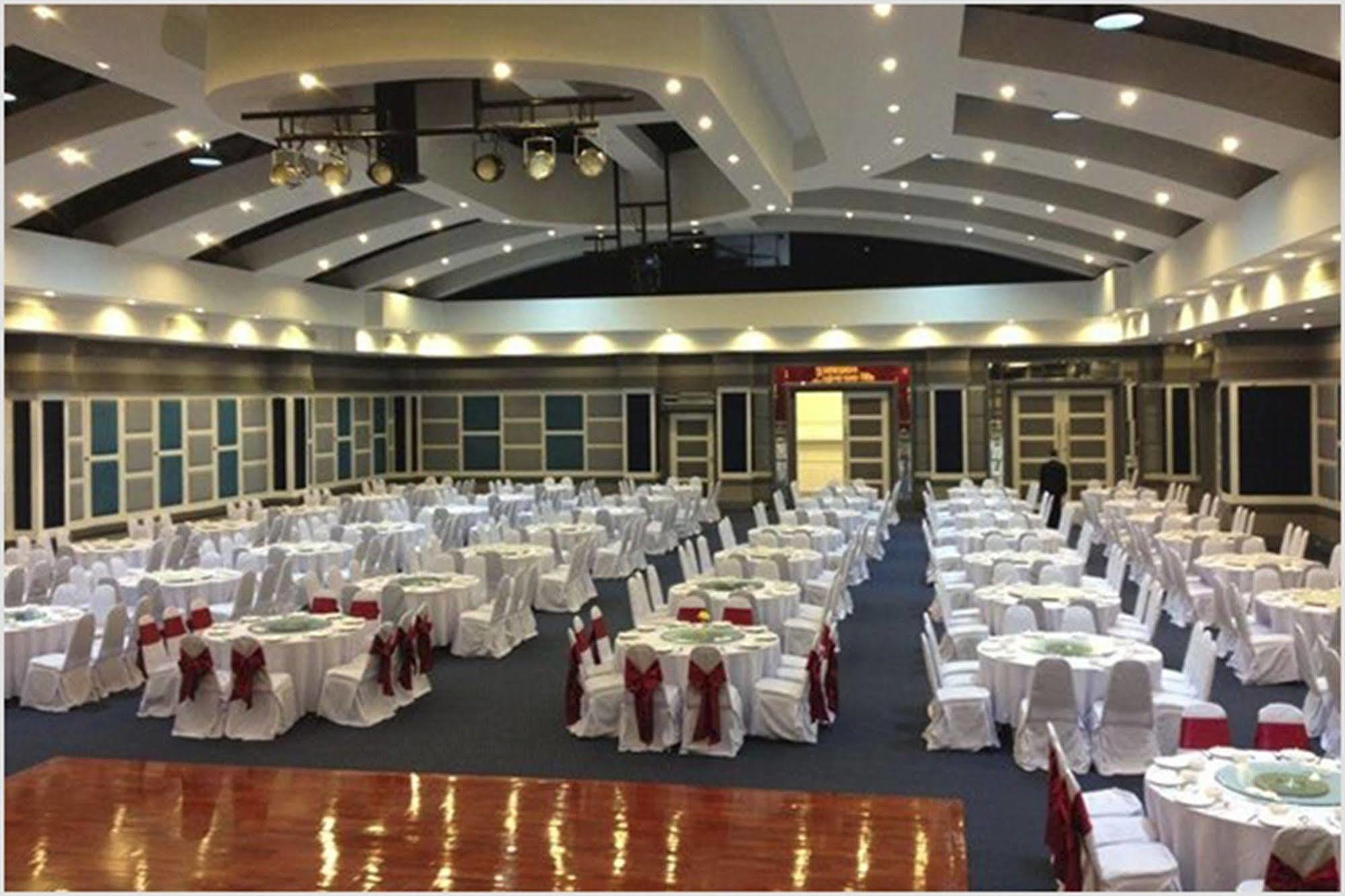 Raya Grand Hotel Nakhonratchasima Esterno foto