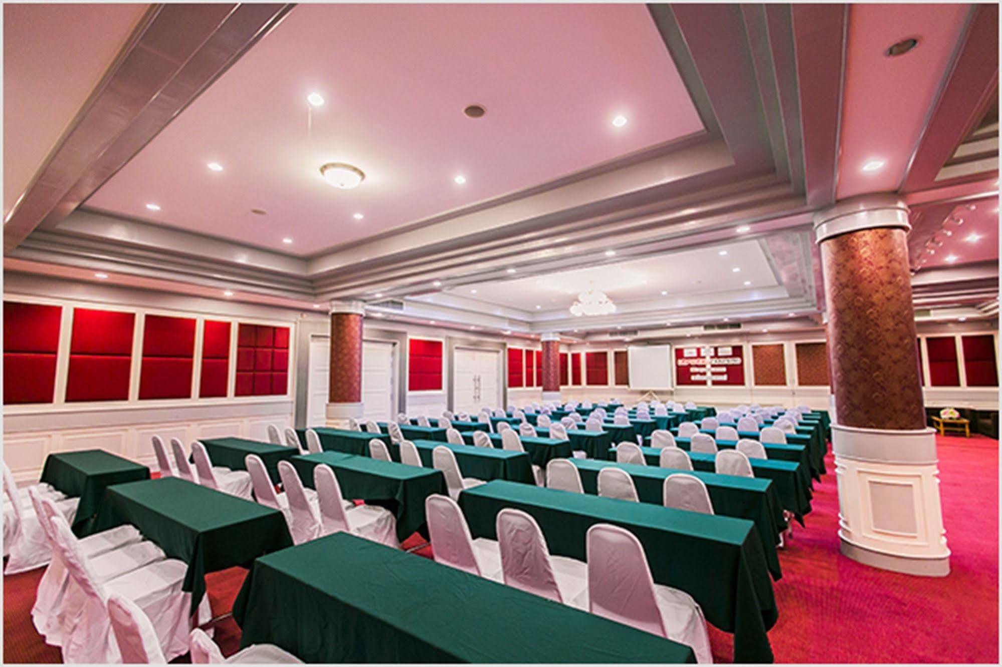 Raya Grand Hotel Nakhonratchasima Esterno foto